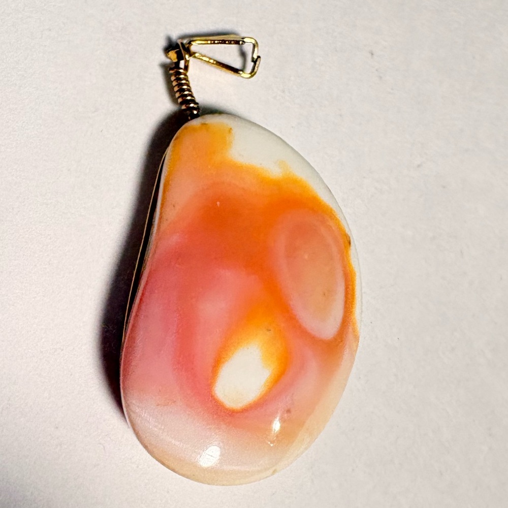 Chic vintage Queen Conch porcellanous luster and unique flame structure pendant